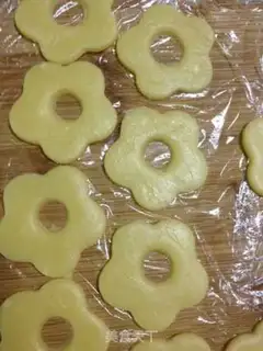 Make Plum crackers step 4