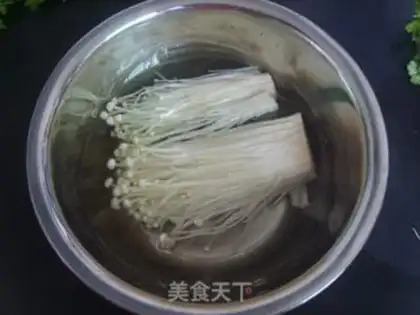 Make Golden needle mushroom soup step 1