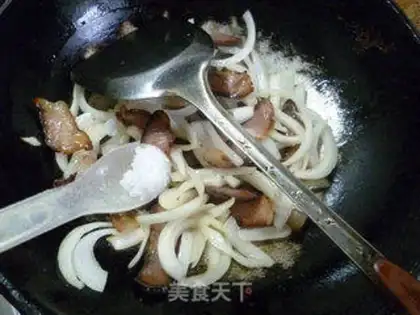 Make White onion sauce step 6
