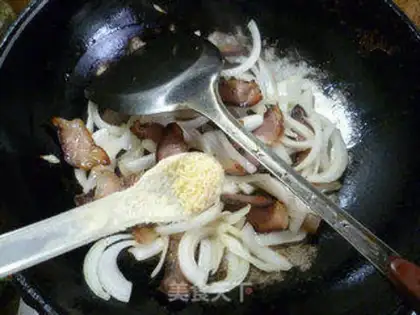 Make White onion sauce step 7