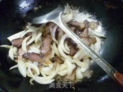 Make White onion sauce step 8