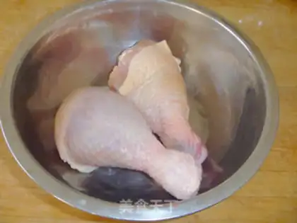 Make A pan and a chicken leg step 0