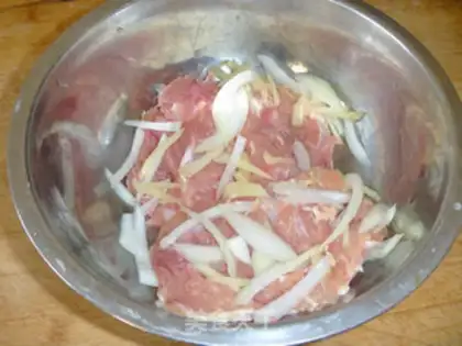Make A pan and a chicken leg step 4
