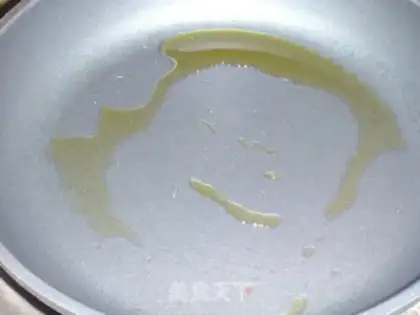 Make A pan and a chicken leg step 6
