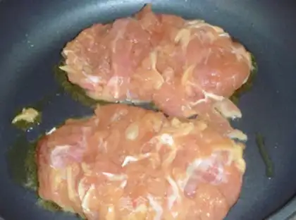 Make A pan and a chicken leg step 7