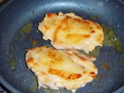 Make A pan and a chicken leg step 8
