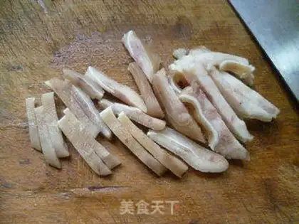 Make Scrambled bean fried pig ears step 3