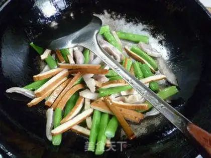 Make Scrambled bean fried pig ears step 7