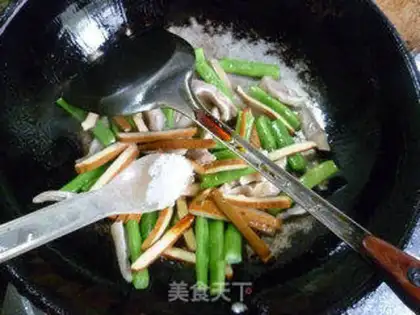Make Scrambled bean fried pig ears step 9