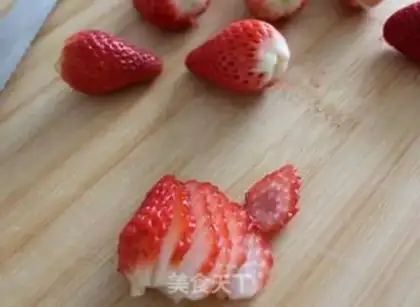 Make Strawberry powder step 1