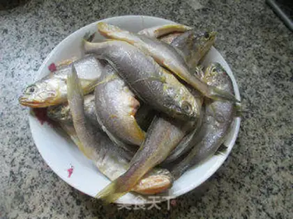 Make Fried yellowfish step 0