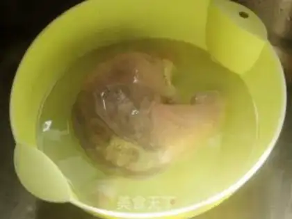 Make Lotus pig belly soup step 3