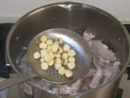 Make Lotus pig belly soup step 6