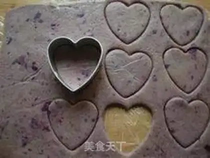 Make Heart crackers step 6