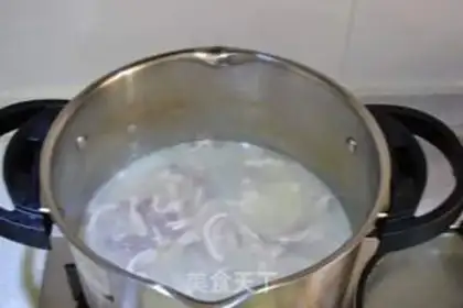 Make Lotus pig belly soup step 8