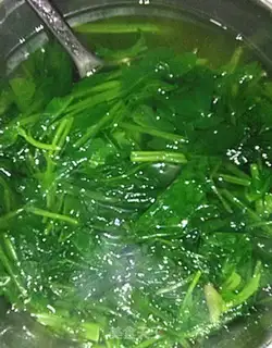 Make Old vinegar peanuts spinach step 1