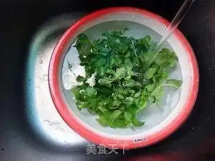 Make Mint pigeon egg soup step 0