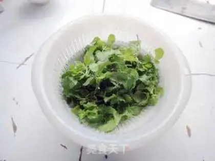 Make Mint pigeon egg soup step 1