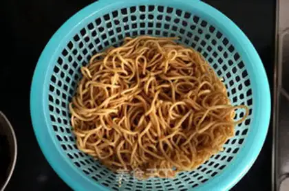 Make Spicy noodles step 2