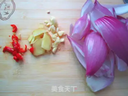 Make Onion steam fish step 1
