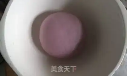 Make "8" roll of the potato date step 3