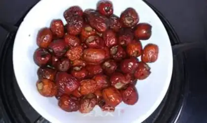 Make "8" roll of the potato date step 4