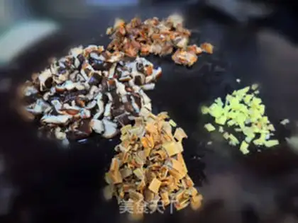 Make Three-ding fried rice step 4