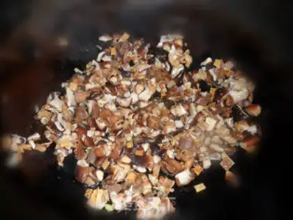 Make Three-ding fried rice step 6