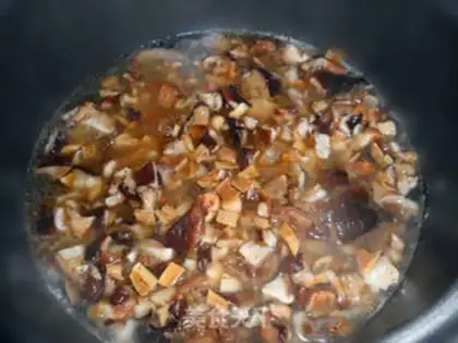 Make Three-ding fried rice step 7