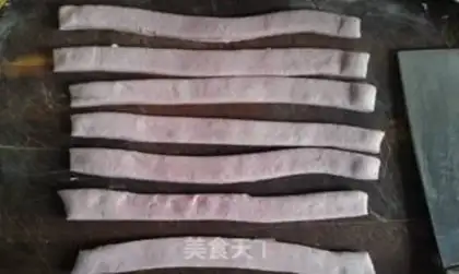 Make "8" roll of the potato date step 8
