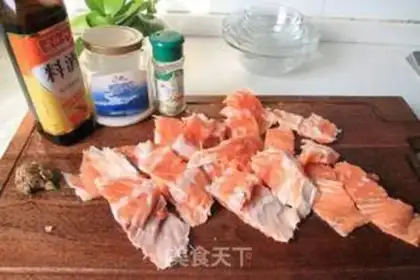 Make Fried salmon bones step 1