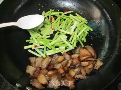 Make Garlic and pork step 3