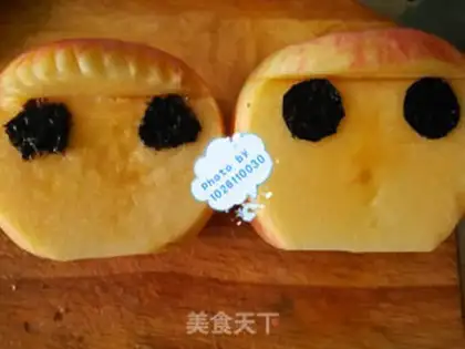 Make Goldfish fruit plate step 3