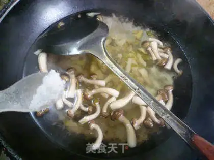 Make Crab-flavored mushroom soup step 5