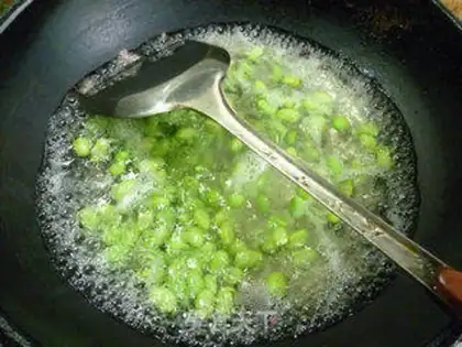 Make Rhodish and fried beans step 3