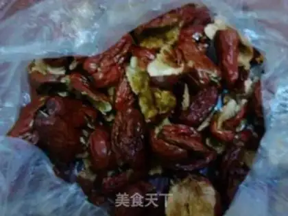 Make Honey-made red date cream step 1