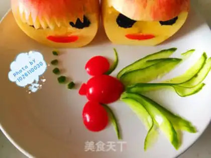 Make Goldfish fruit plate step 9
