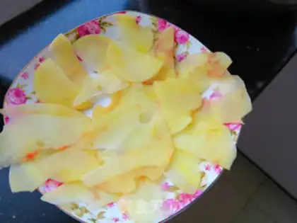 Make Microwave oil-free chips step 3