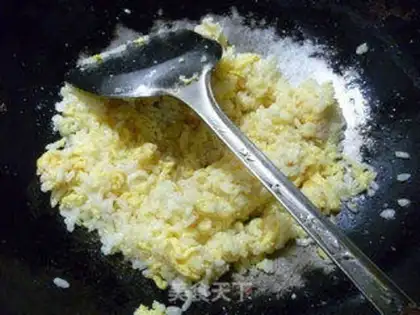 Make Homemade egg fried rice step 5