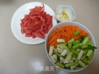 Make Garlic carrot noodles step 2