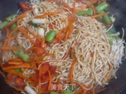 Make Garlic carrot noodles step 9
