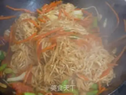 Make Garlic carrot noodles step 10