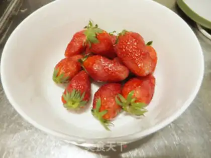 Make Strawberry Banana Smutcher step 1