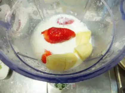 Make Strawberry Banana Smutcher step 3