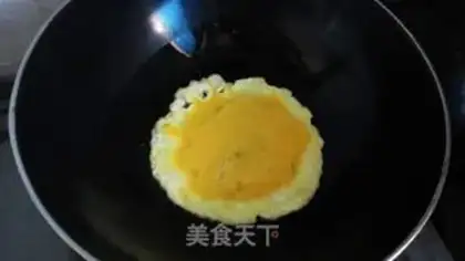 Make Scrambled eggs step 1