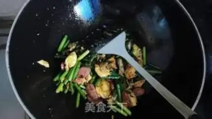 Make Scrambled eggs step 4