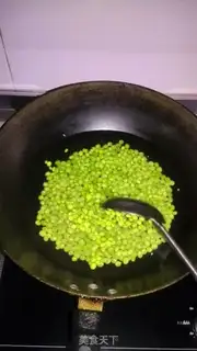Make Shrimp fried peas step 1