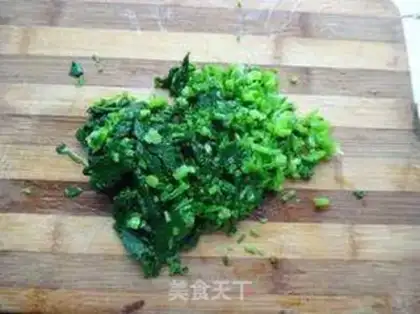 Make The spinach egg stand step 1