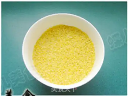 Make Apple rice porridge step 1