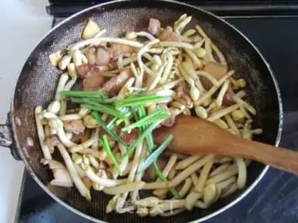 Make Peanut sprouts step 5